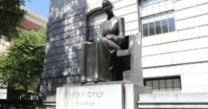 mary dyer statue